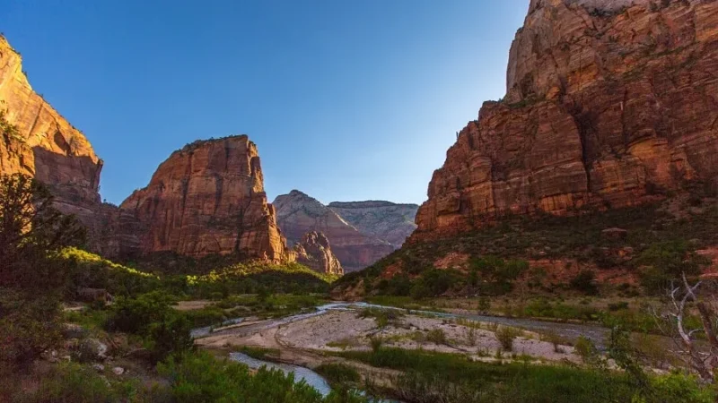 Wonderful Red Cave │Zion National Park Caverns